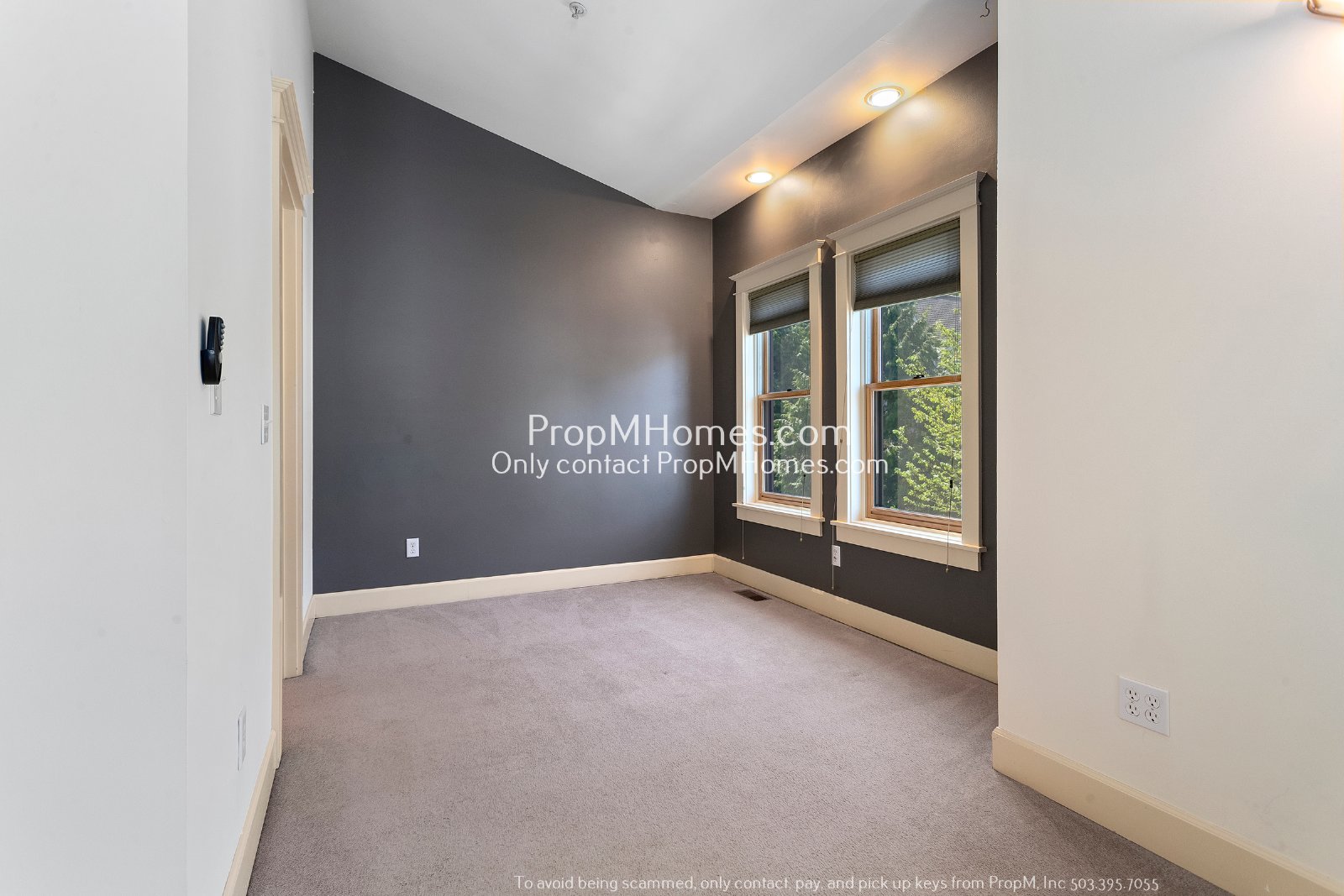 Two-Bedroom End Unit Condo in Goose Hollow! FREE PET RENT & DEPOSIT SPECIAL property image