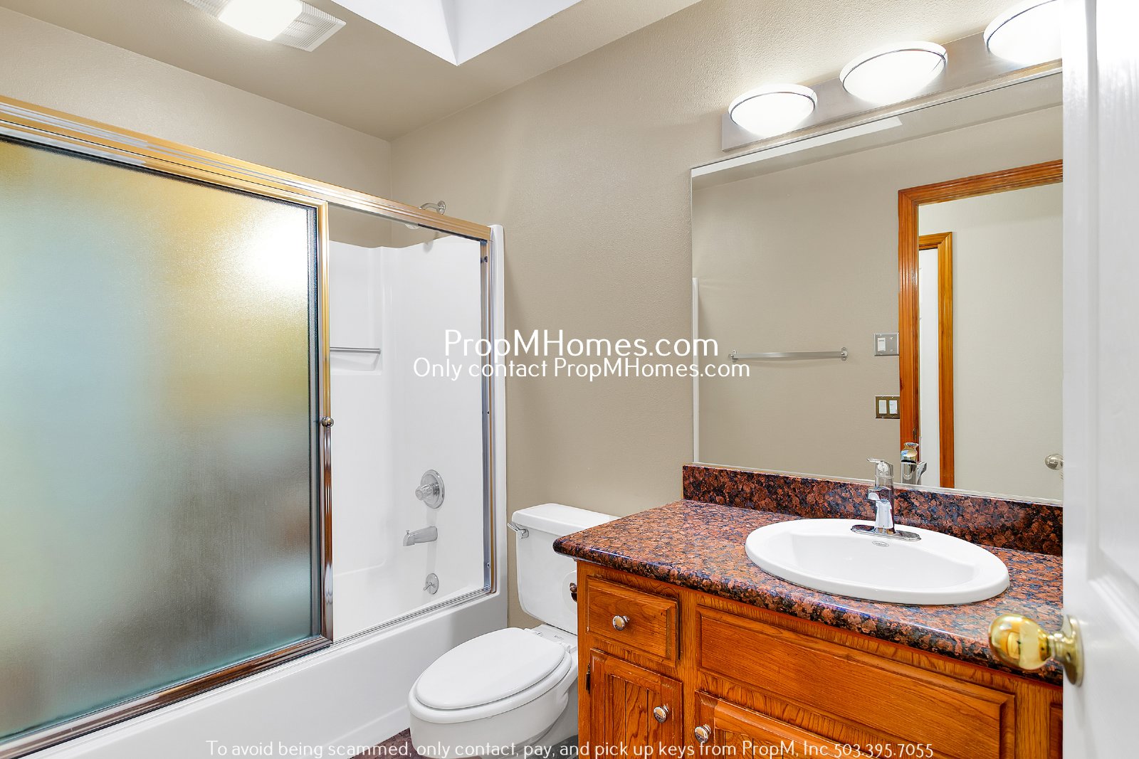 Lake Oswego Three Bedroom Ranch On 1/4 Acre! DEPOSIT SPECIAL property image