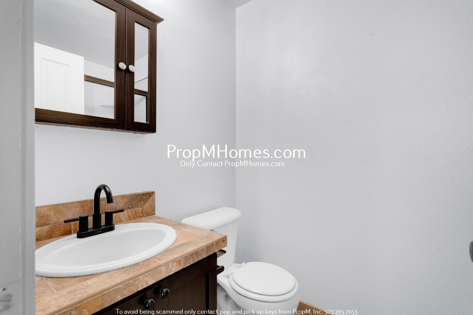 Cozy Two Bedroom Townhome in the Heart of Villebois - Newly Painted Interior! property image