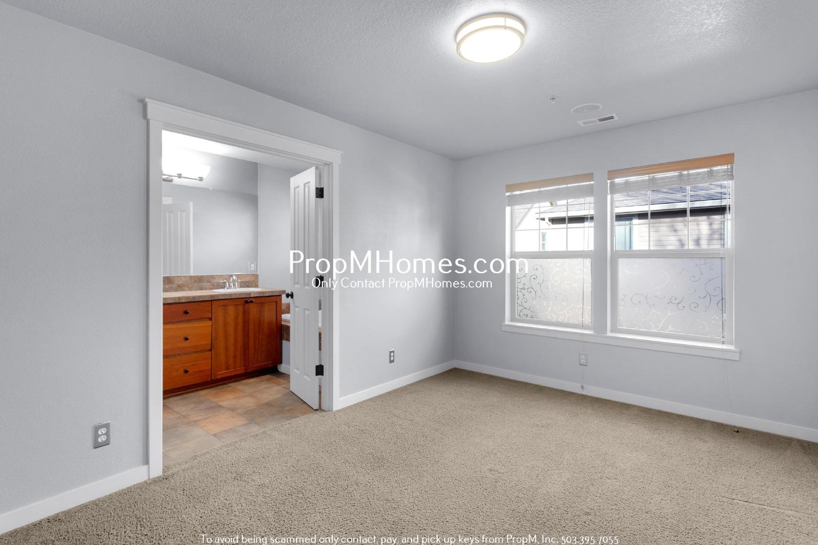 Cozy Two Bedroom Townhome in the Heart of Villebois - Newly Painted Interior! property image