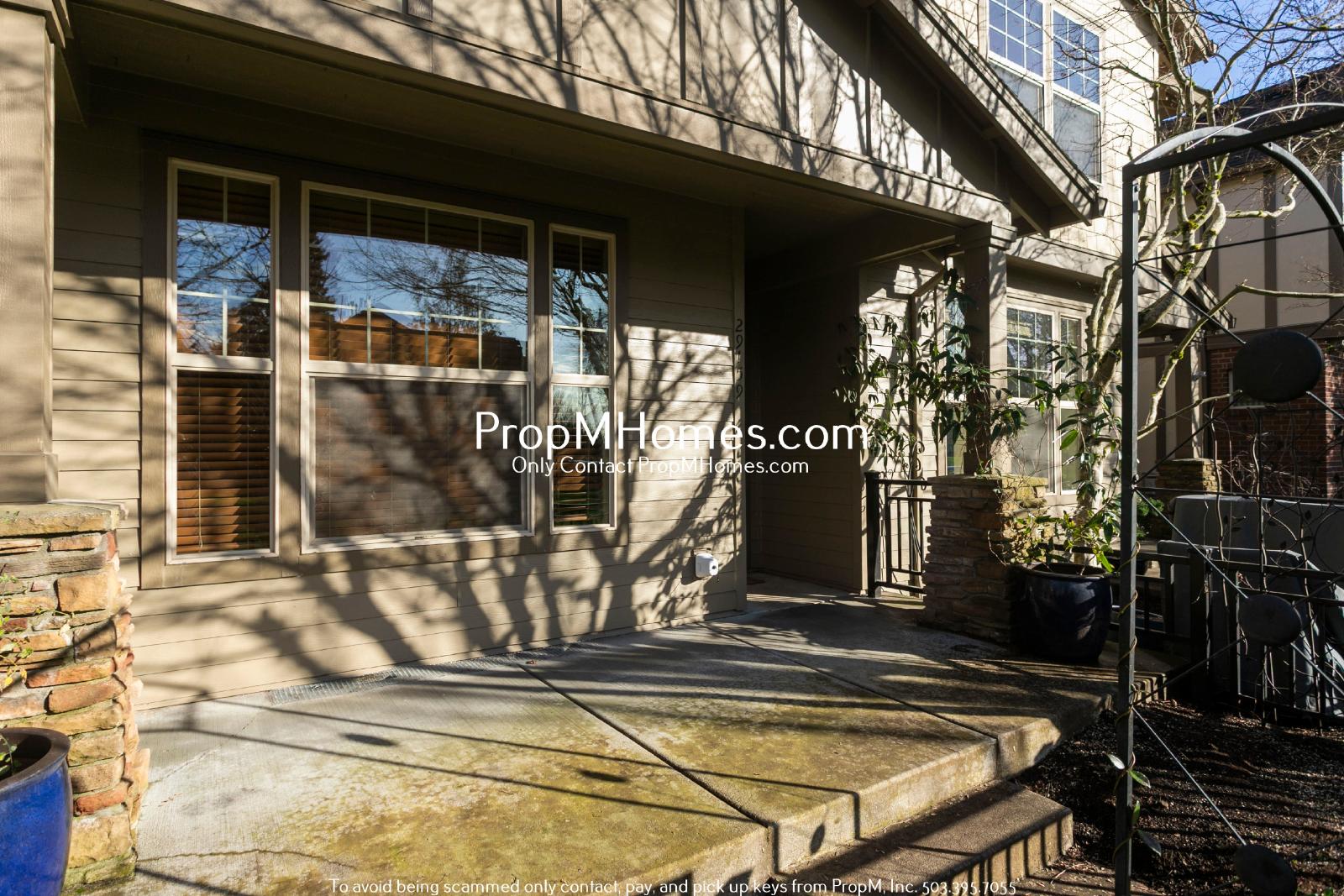 Cozy Two Bedroom Townhome in the Heart of Villebois - Newly Painted Interior! property image