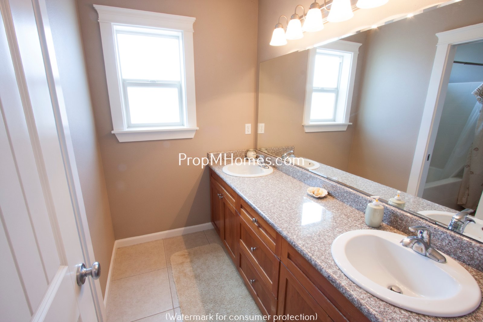 Beautiful Five Bedroom Craftsman Style Home in Molalla! property image