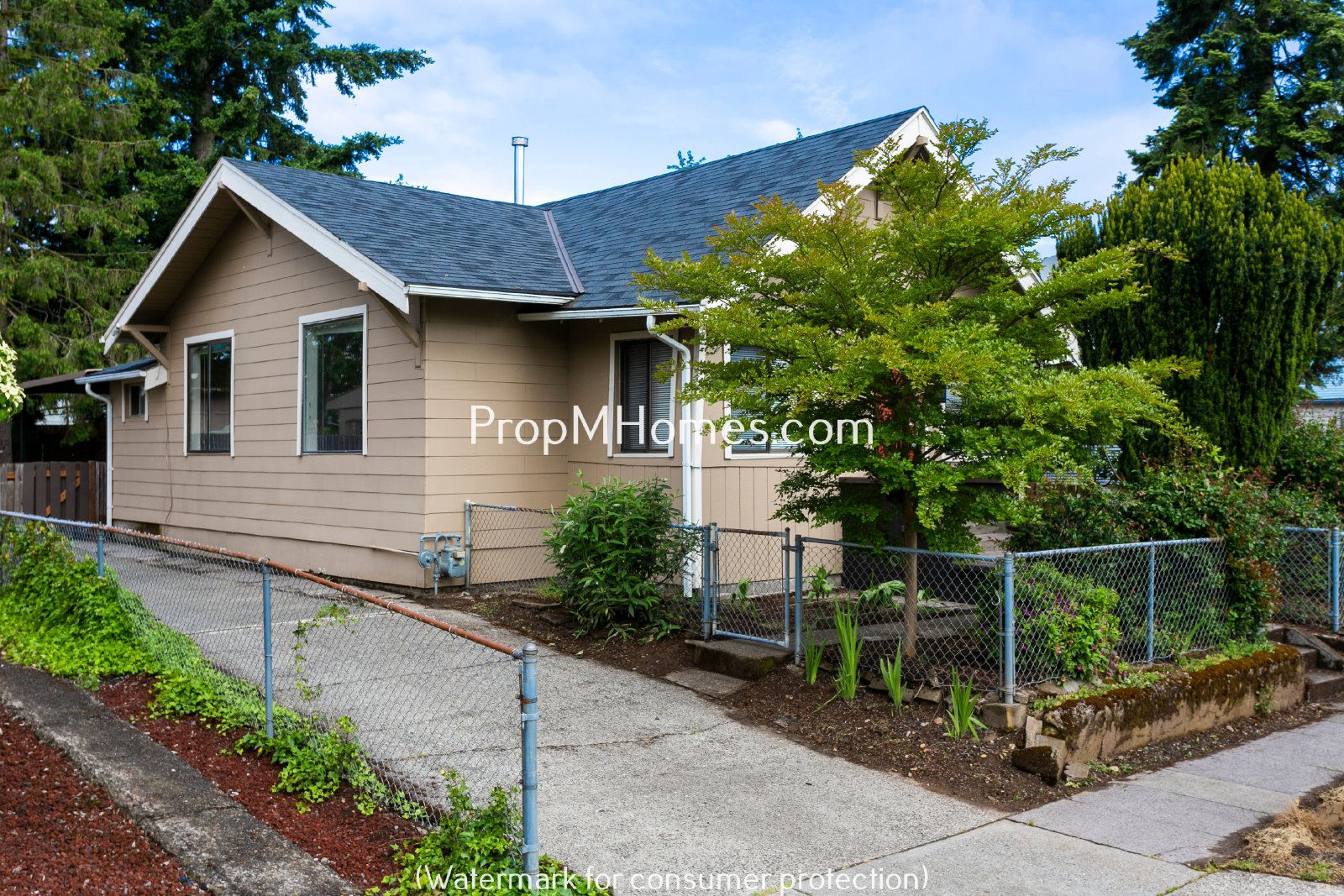 Charming One Bedroom Plus Office/Den In SE Portland! property image