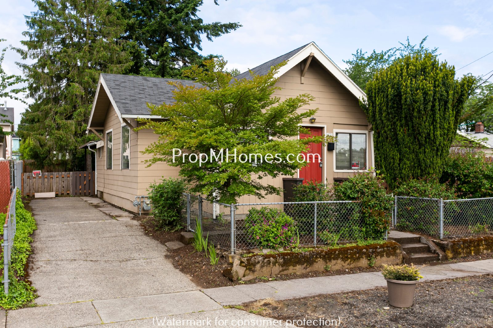 Charming One Bedroom Plus Office/Den In SE Portland! property image