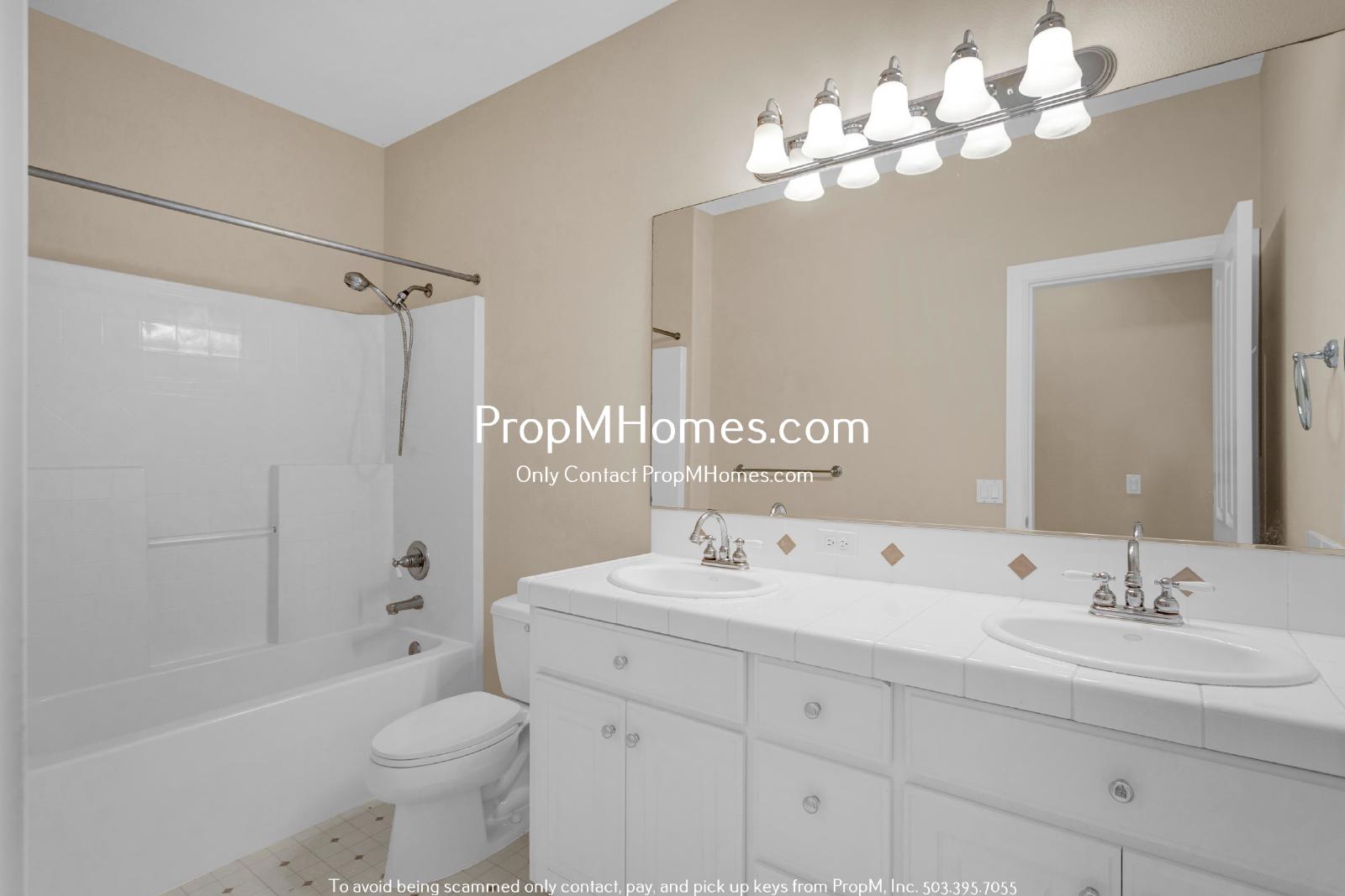 Luxury Four Bedroom Home in West Linn w/ Stunning Views! DEPOSIT SPECIAL property image