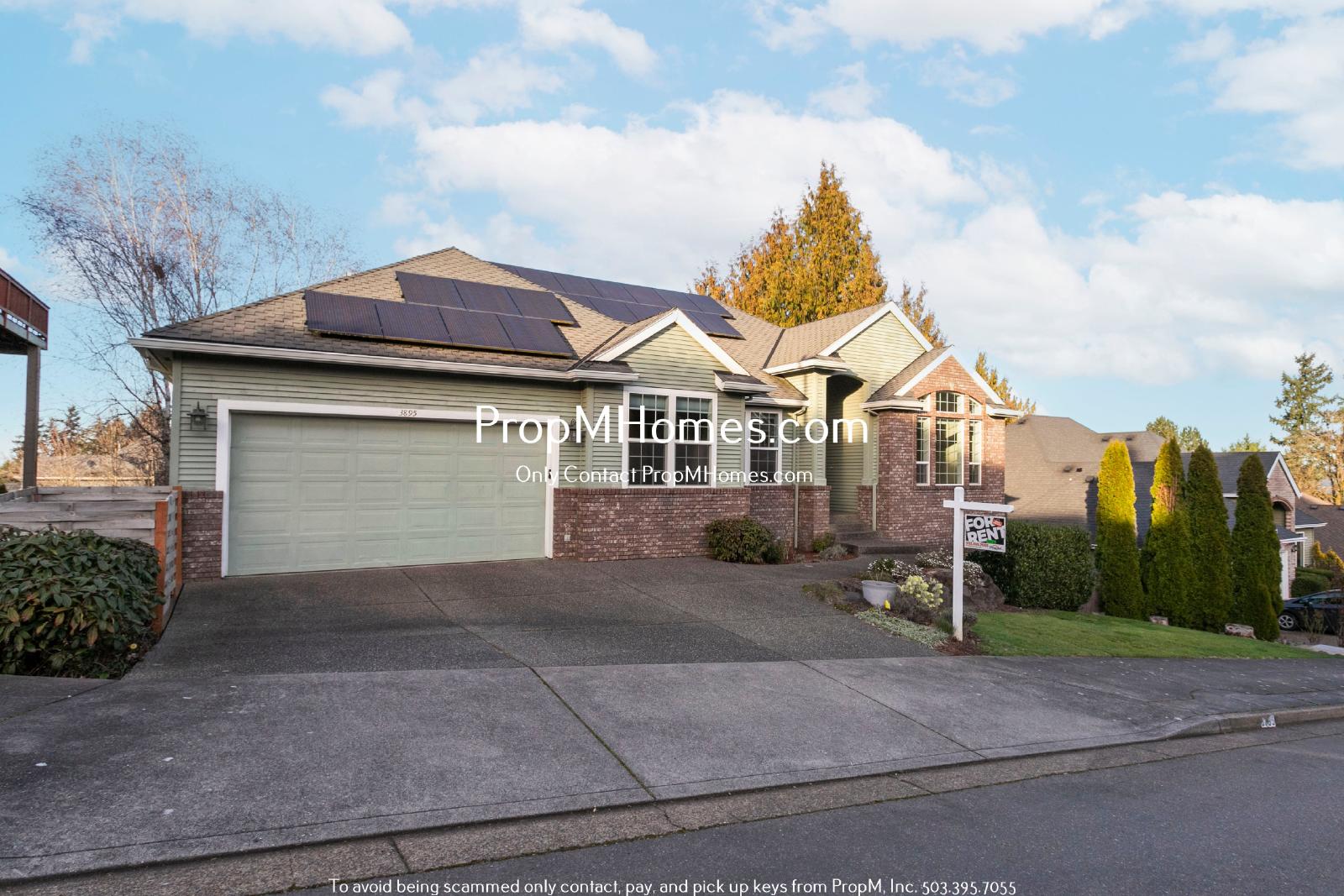 Luxury Four Bedroom Home in West Linn w/ Stunning Views! DEPOSIT SPECIAL property image