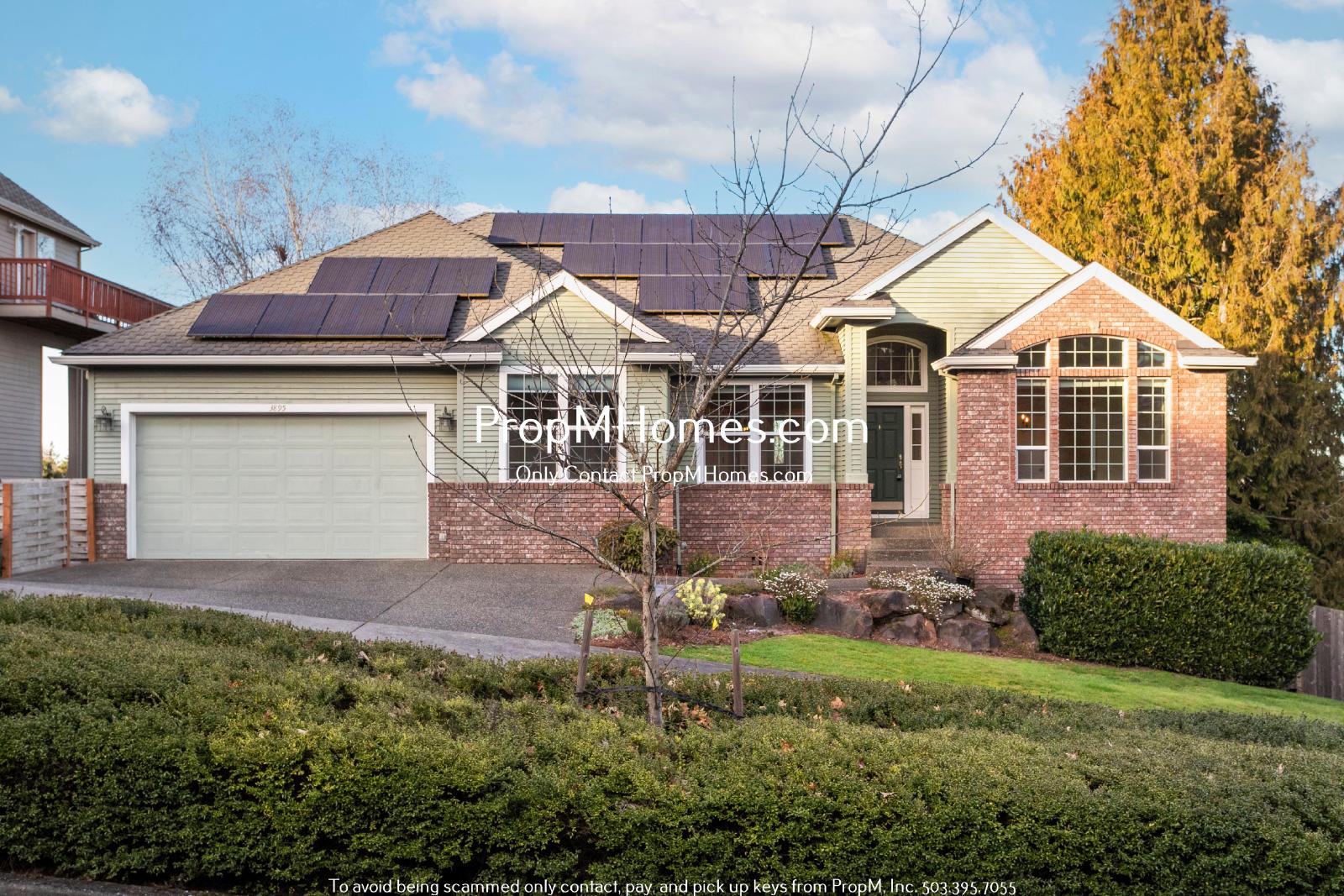 Luxury Four Bedroom Home in West Linn w/ Stunning Views! DEPOSIT SPECIAL property image