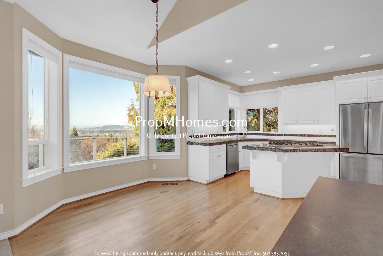 Luxury Four Bedroom Home in West Linn w/ Stunning Views! DEPOSIT SPECIAL property image