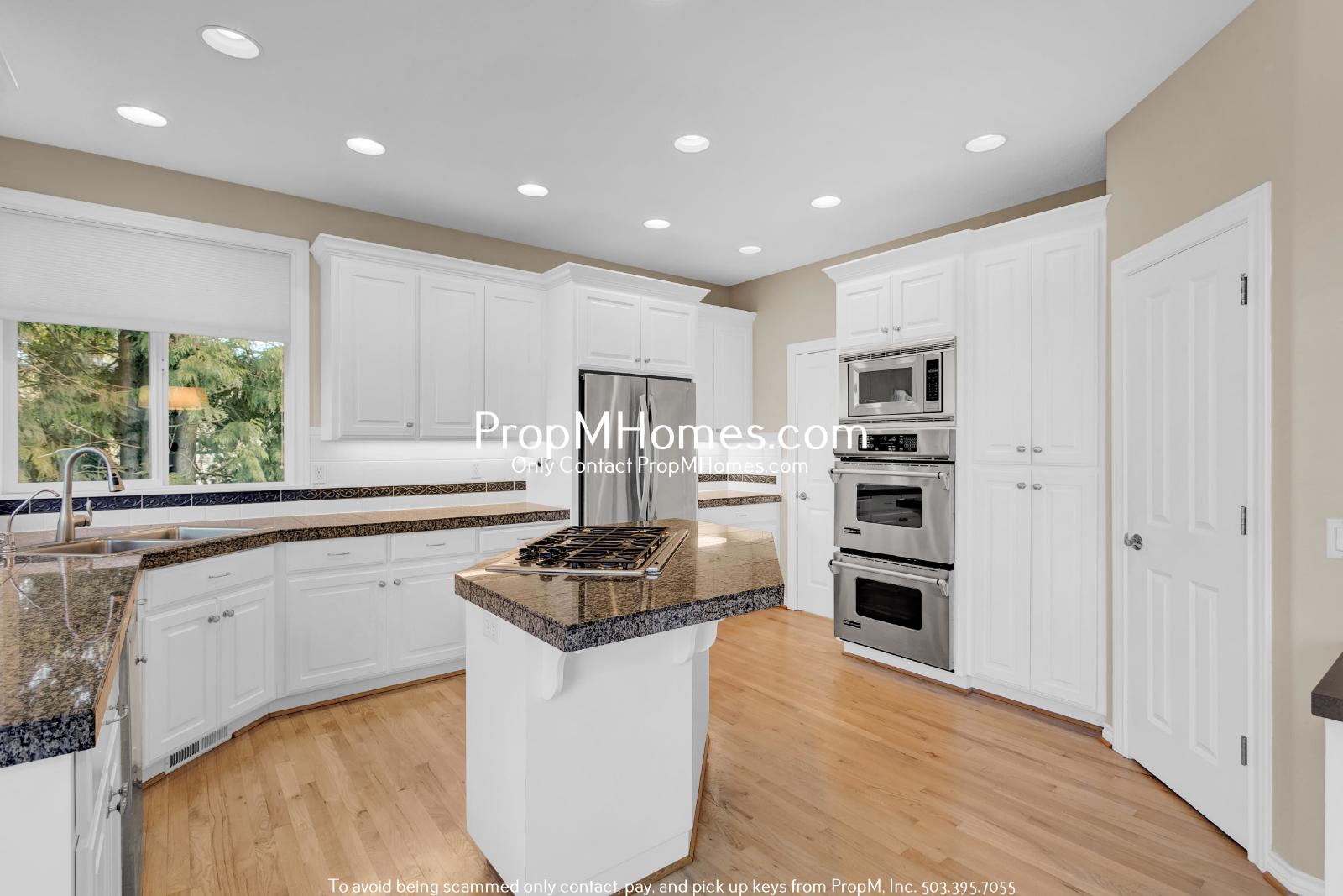 Luxury Four Bedroom Home in West Linn w/ Stunning Views! DEPOSIT SPECIAL property image