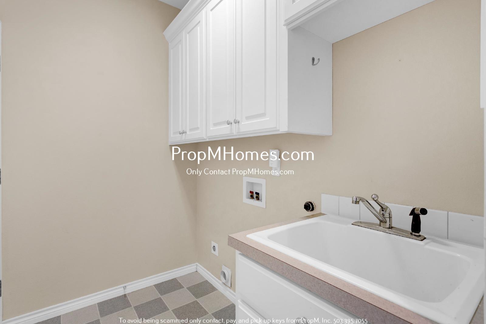 Luxury Four Bedroom Home in West Linn w/ Stunning Views! DEPOSIT SPECIAL property image