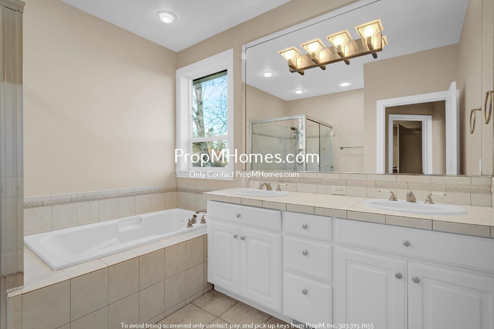 Luxury Four Bedroom Home in West Linn w/ Stunning Views! DEPOSIT SPECIAL property image