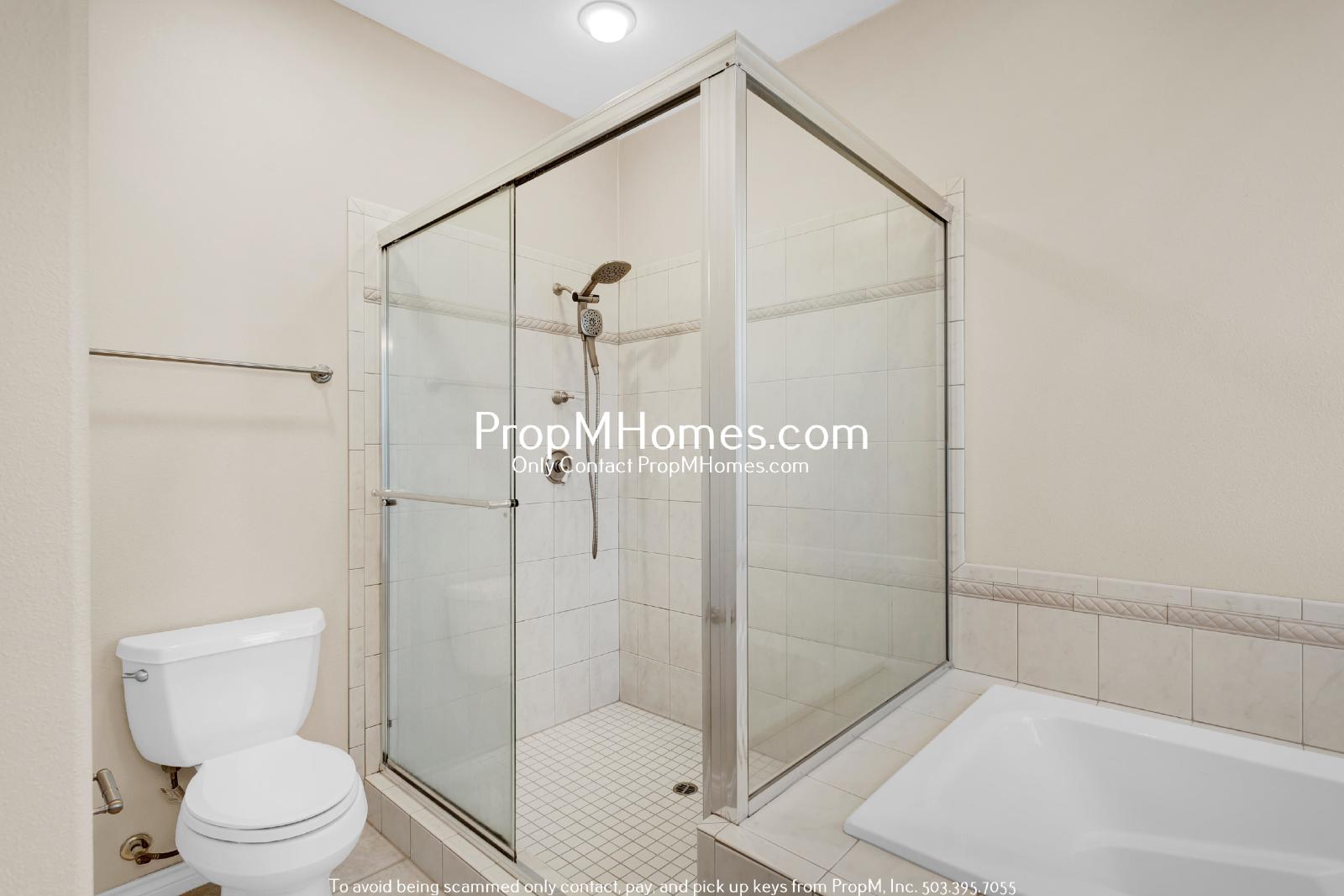 Luxury Four Bedroom Home in West Linn w/ Stunning Views! DEPOSIT SPECIAL property image