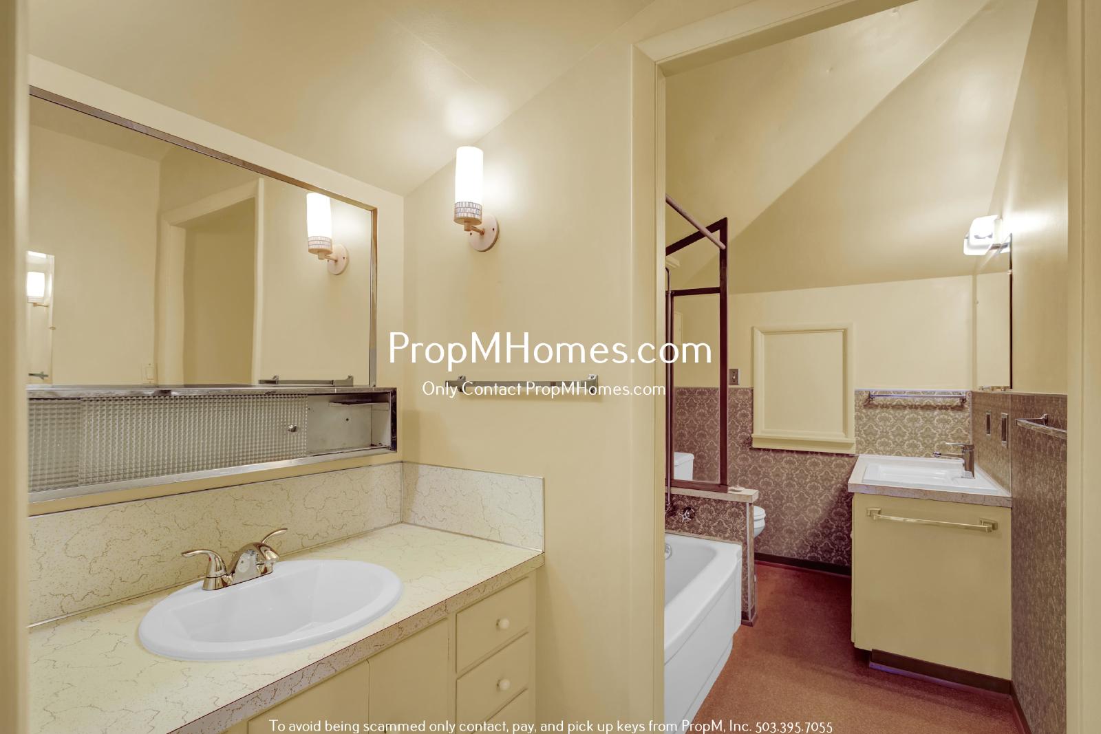 Rare Three Bedroom Gem in SW Portland! property image