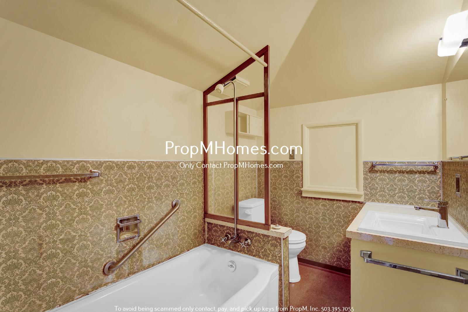 Rare Three Bedroom Gem in SW Portland! property image
