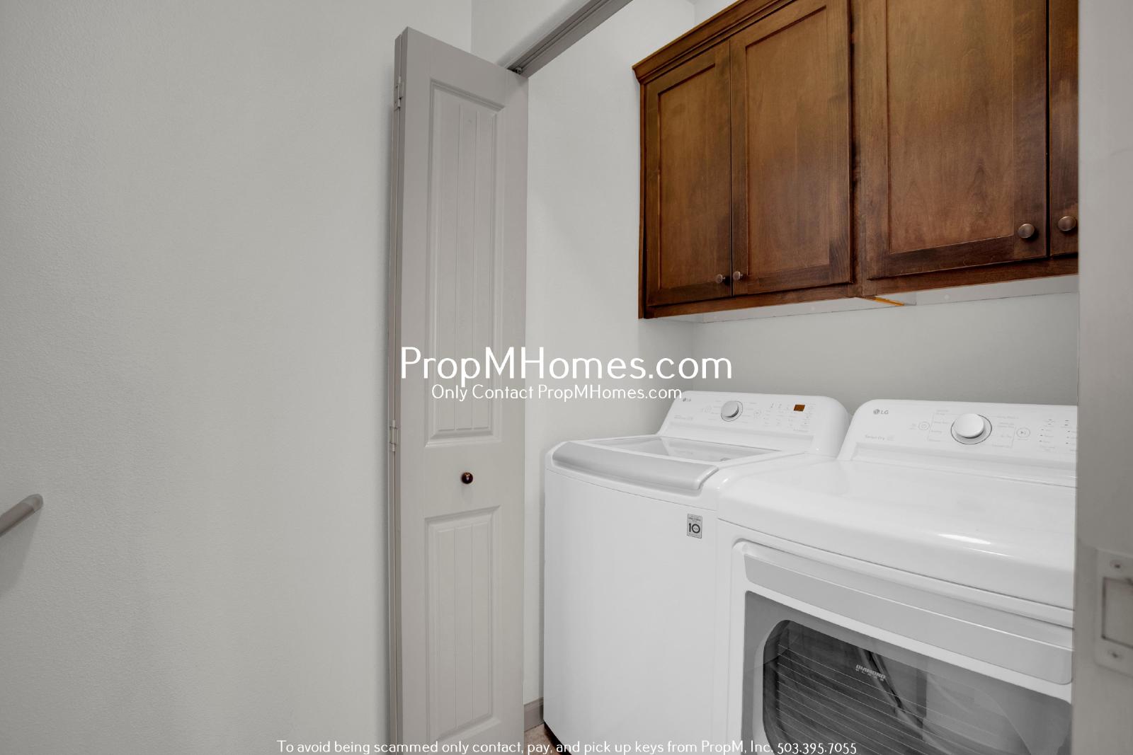 Gorgeous Four Bedroom Townhome in Orenco! DEPOSIT SPECIAL property image