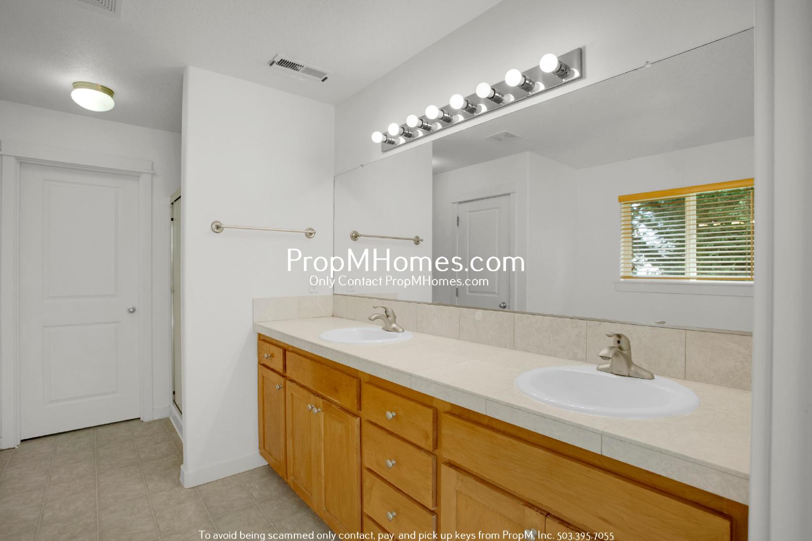 Spacious Bull Mountain 4 Bedroom Home - Huge Yard! property image