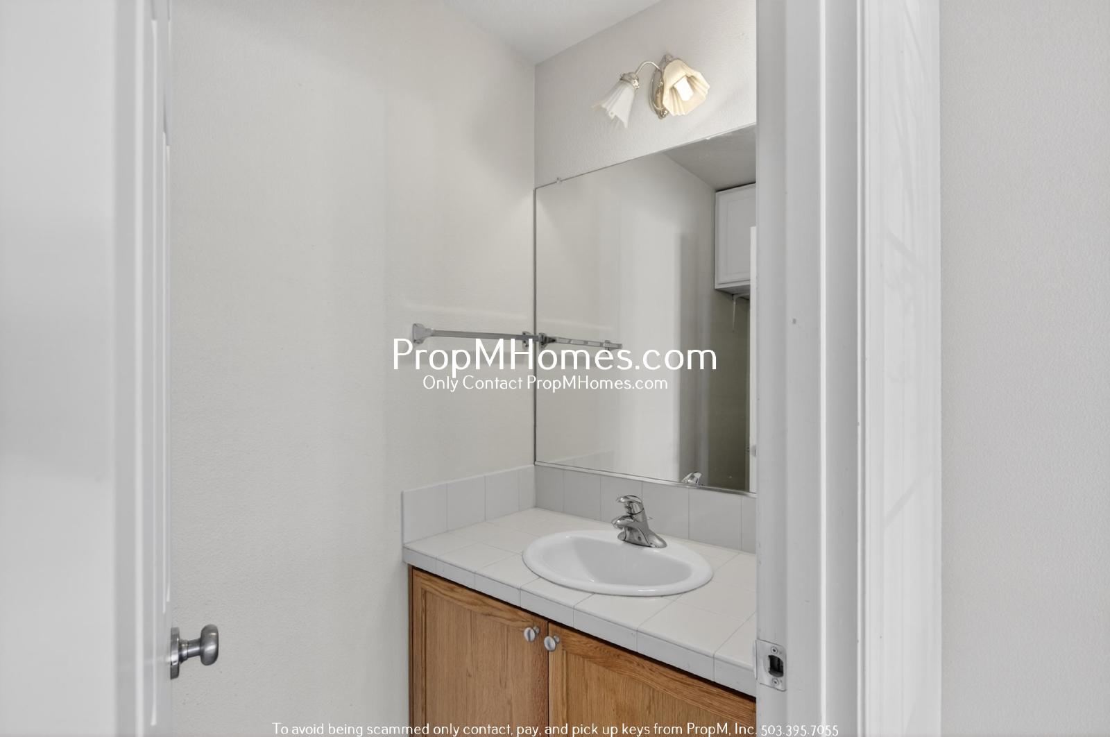 Spacious Three Bedroom Townhome in the Heart of Beaverton! property image