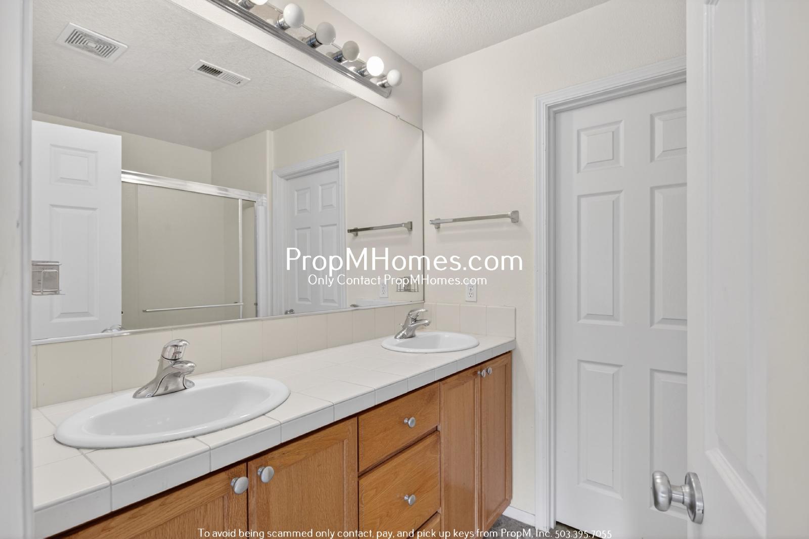 Spacious Three Bedroom Townhome in the Heart of Beaverton! property image