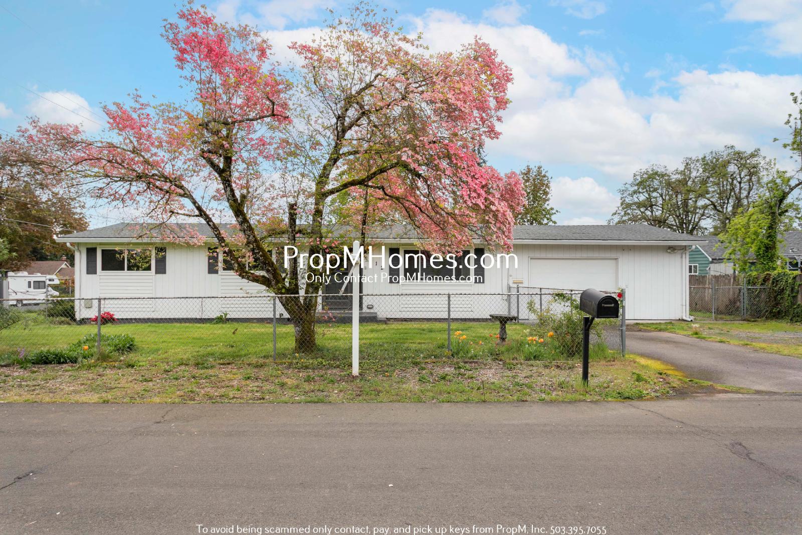 Cozy Three Bedroom Home in Oregon City! property image
