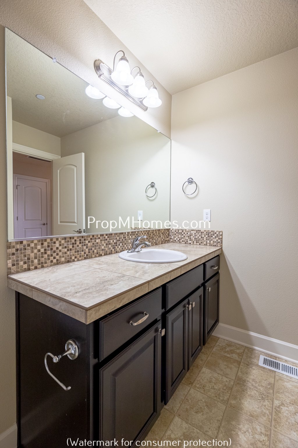 Beautiful Open Concept Four Bedroom Plus Office/Den in Villebois! property image