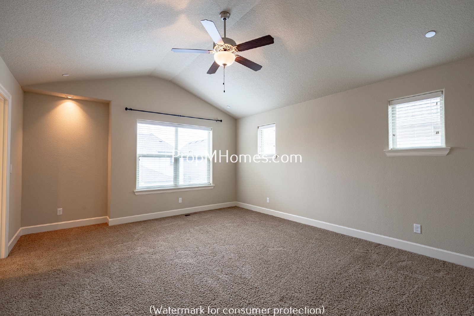 Beautiful Open Concept Four Bedroom Plus Office/Den in Villebois! property image