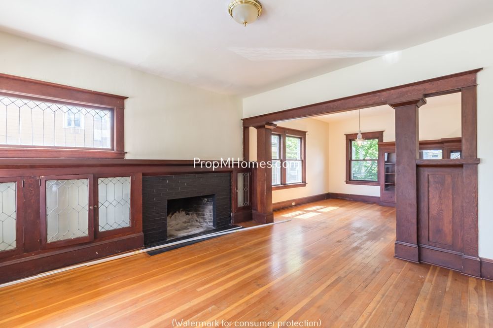 Charming Two Bedroom Duplex in Sunnyside - Embrace Comfort and Convenience! property image
