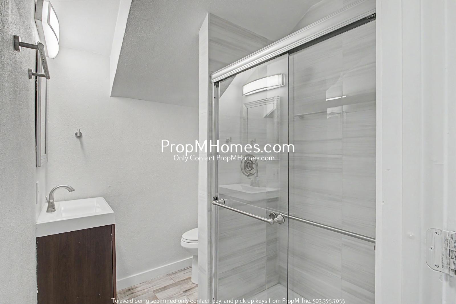 Charming One Bed Unit in Quiet Brentwood-Darlington Neighborhood! property image