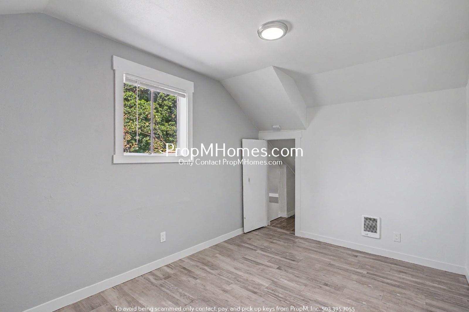 Charming One Bed Unit in Quiet Brentwood-Darlington Neighborhood! property image