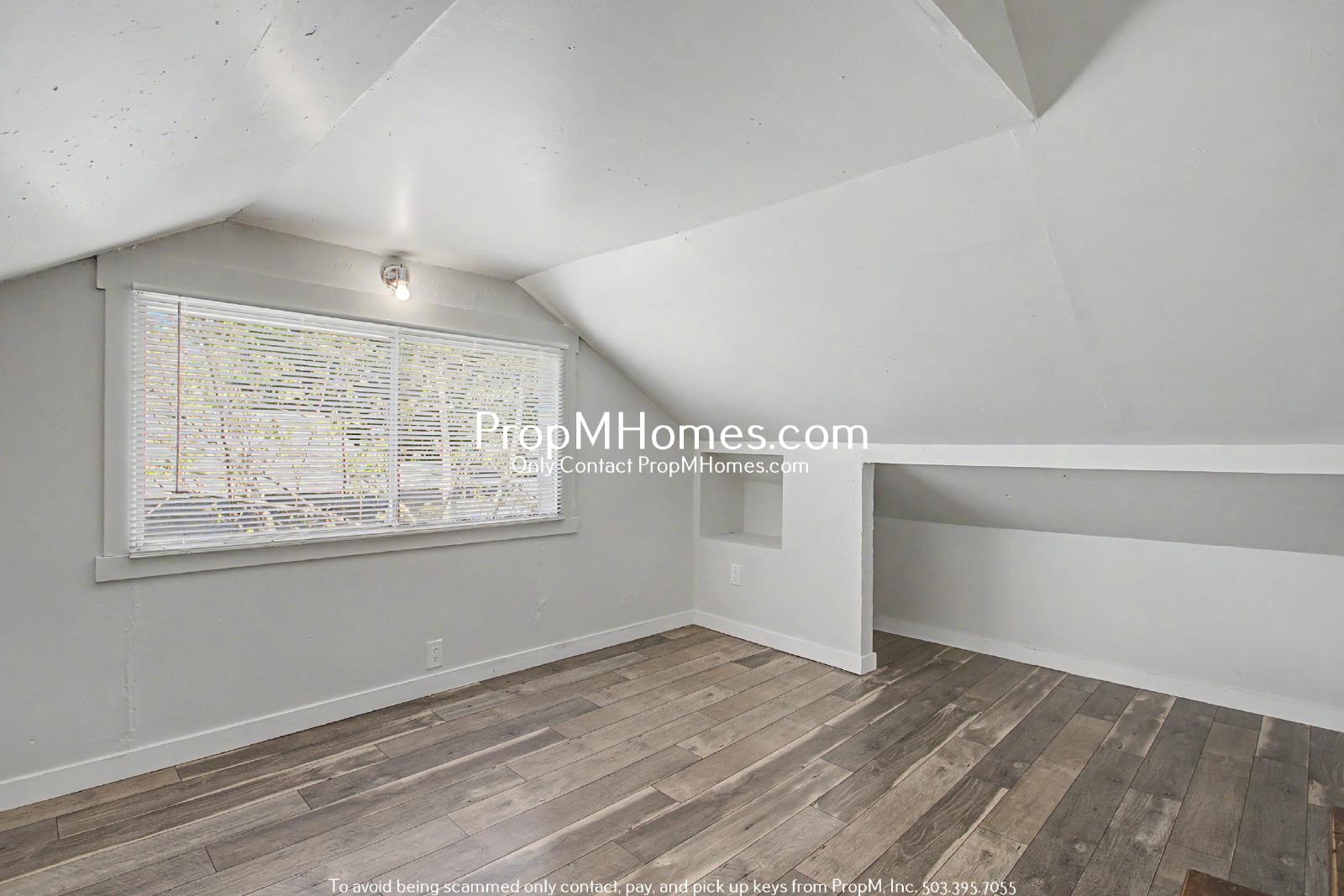Charming One Bed Unit in Quiet Brentwood-Darlington Neighborhood! property image