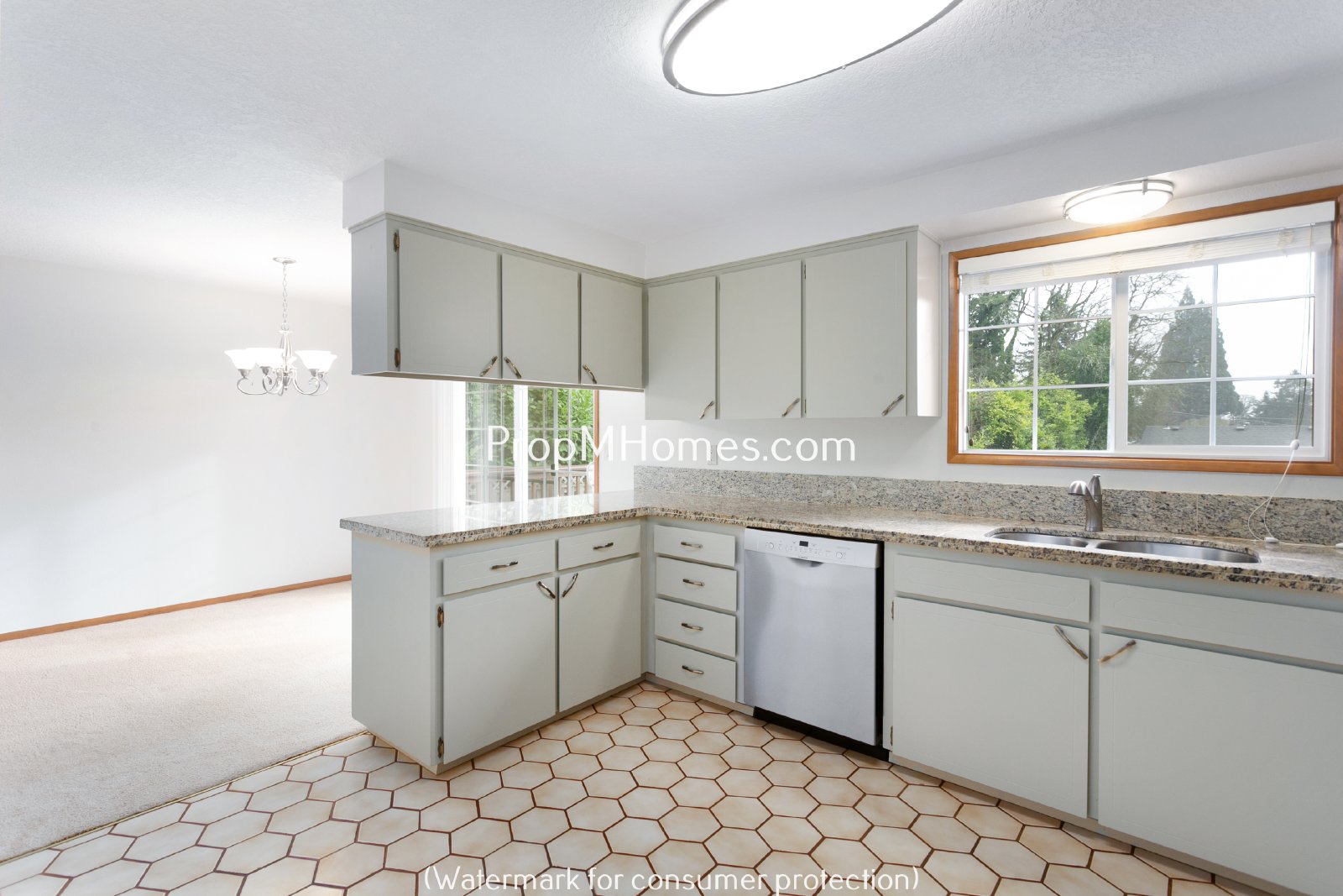 Spacious Four Bedroom Split-Level Home In Milwaukie! property image