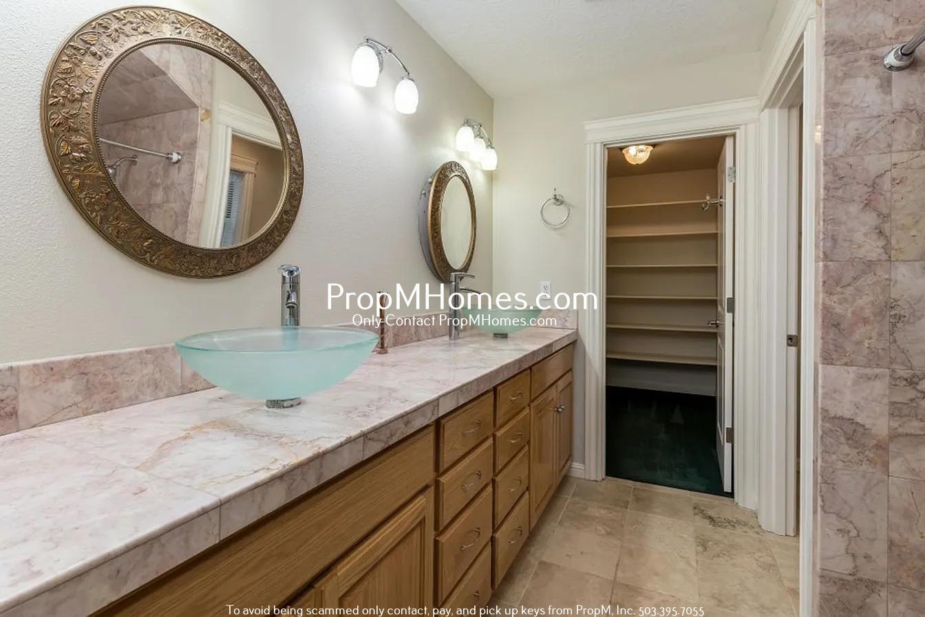 Gorgeous Three Bedroom Home in Centennial! property image