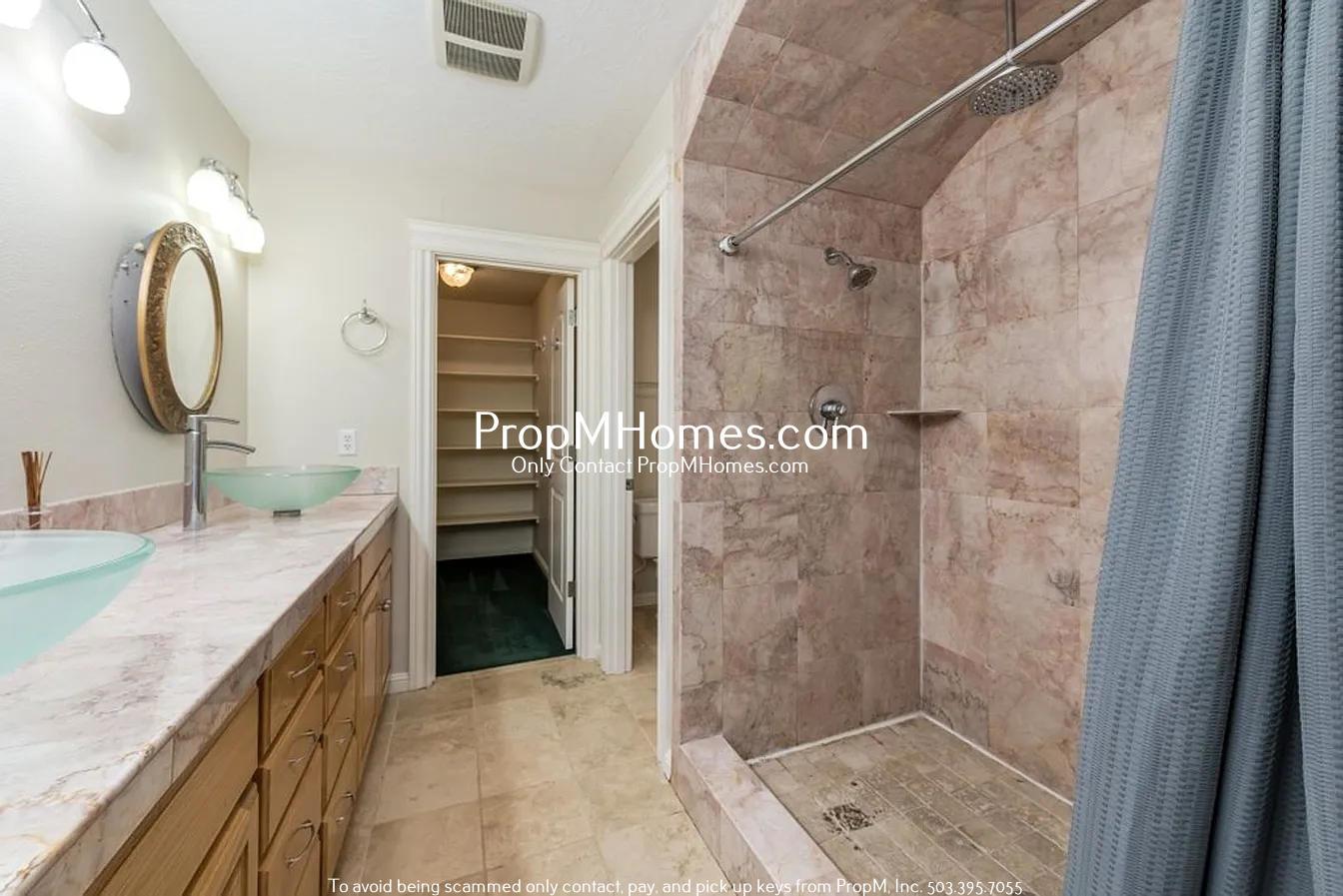 Gorgeous Three Bedroom Home in Centennial! property image