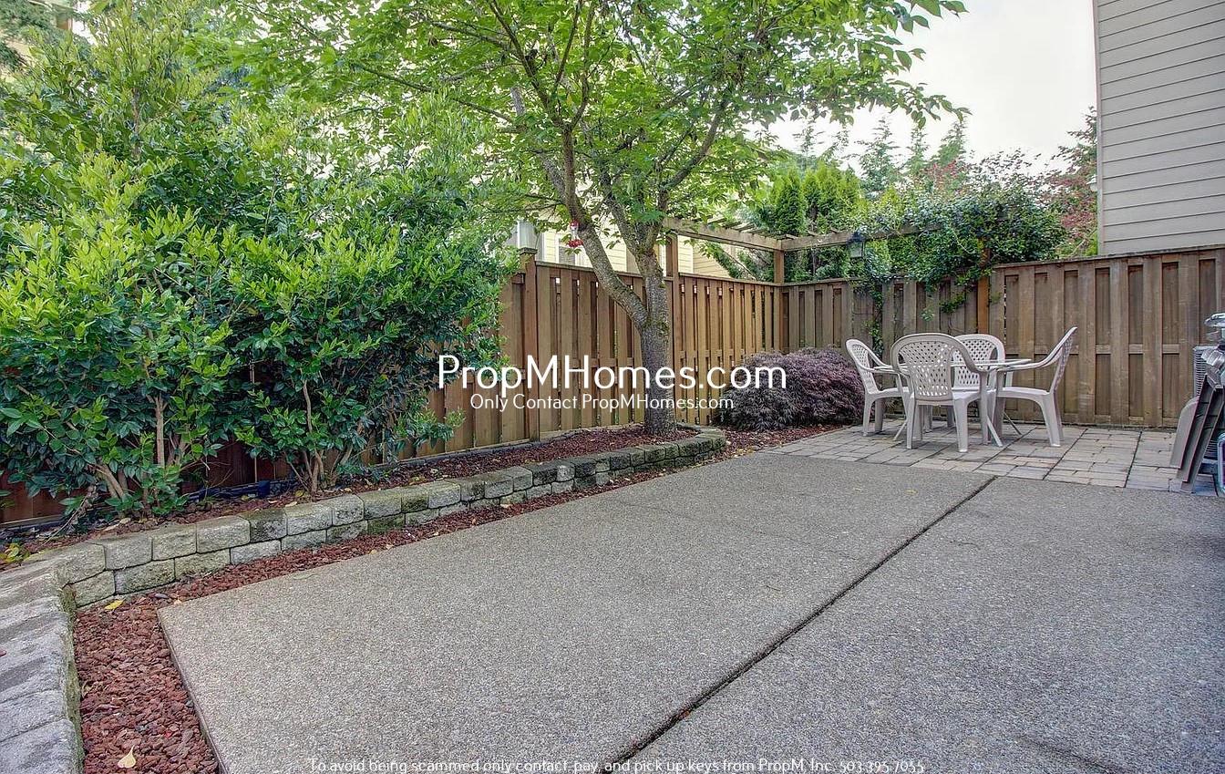 Luxury Four Bedroom Home in King City! property image
