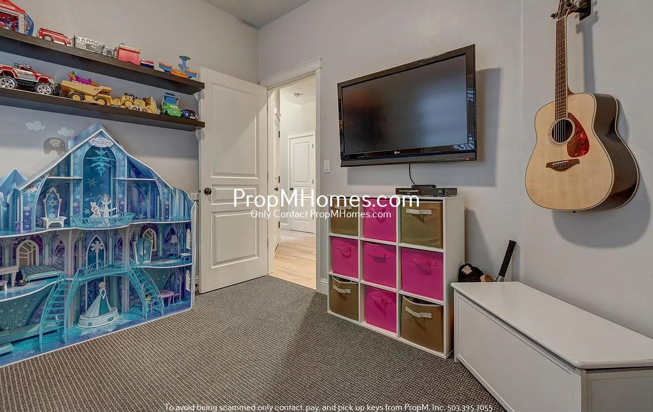 Luxury Four Bedroom Home in King City! property image