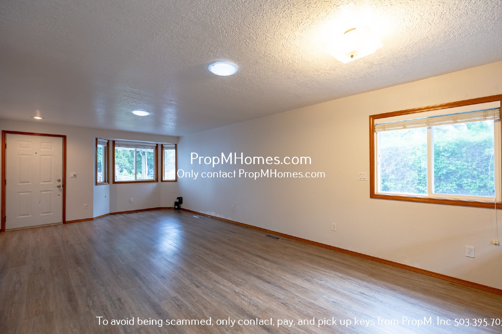 Light and Bright Classic Two Bedroom Home In Oak Grove! property image