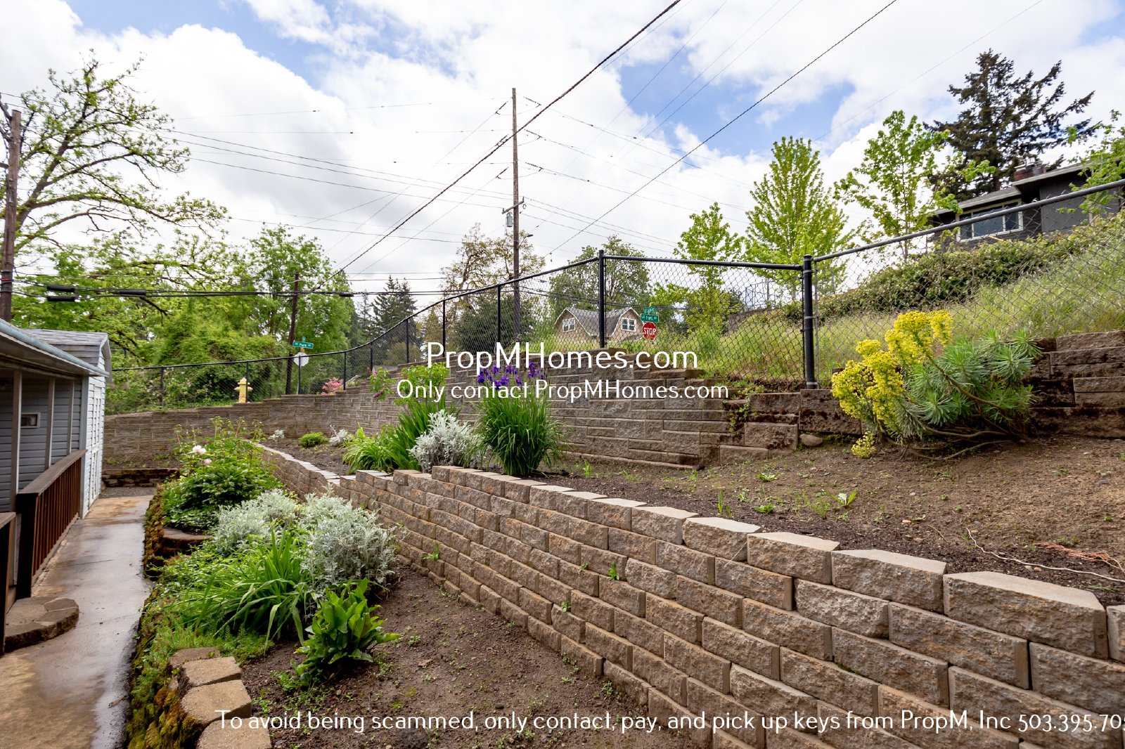 Light and Bright Classic Two Bedroom Home In Oak Grove! property image