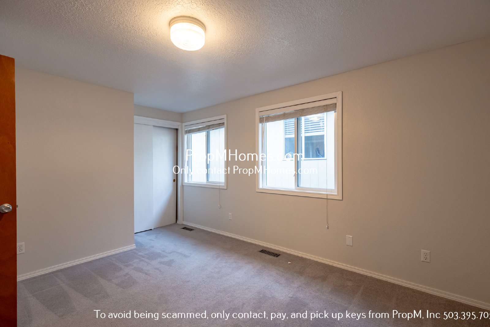 Light and Bright Classic Two Bedroom Home In Oak Grove! property image