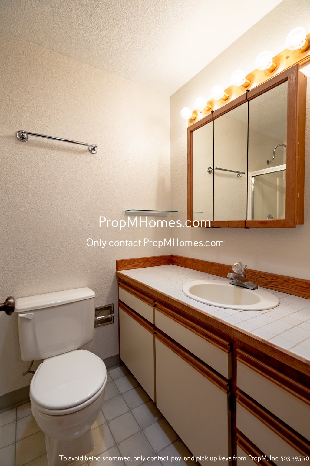 Light and Bright Classic Two Bedroom Home In Oak Grove! property image