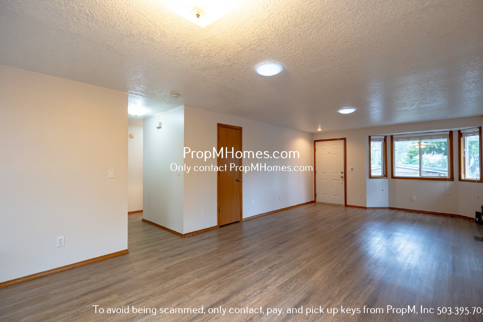 Light and Bright Classic Two Bedroom Home In Oak Grove! property image