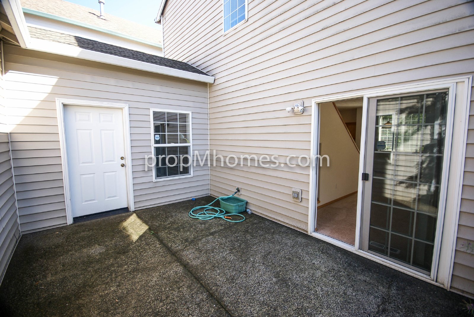 Beautiful Three Bedroom Townhouse - Prime Clackamas Location! property image