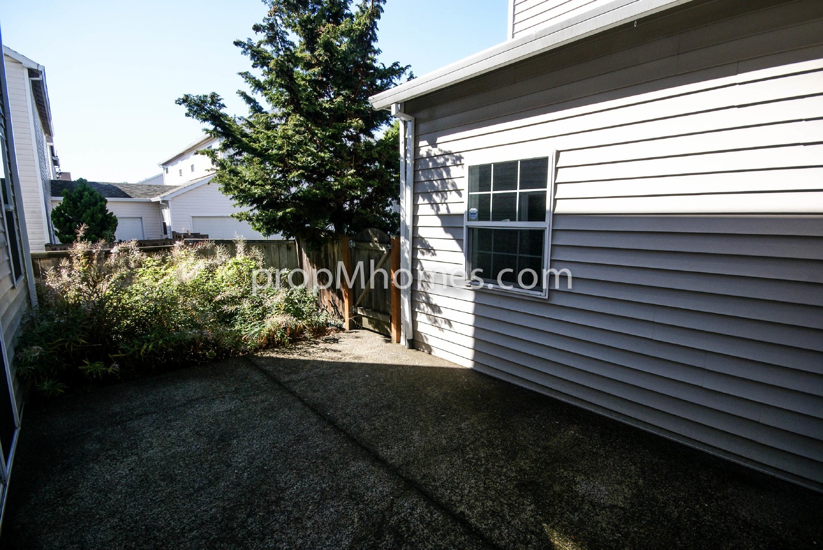 Beautiful Three Bedroom Townhouse - Prime Clackamas Location! property image