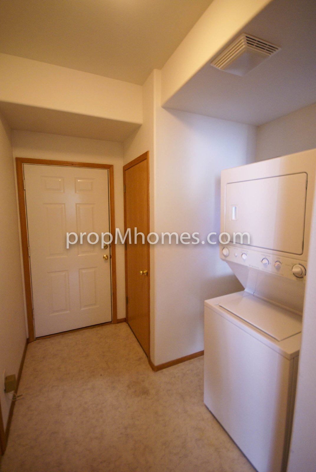 Beautiful Three Bedroom Townhouse - Prime Clackamas Location! property image