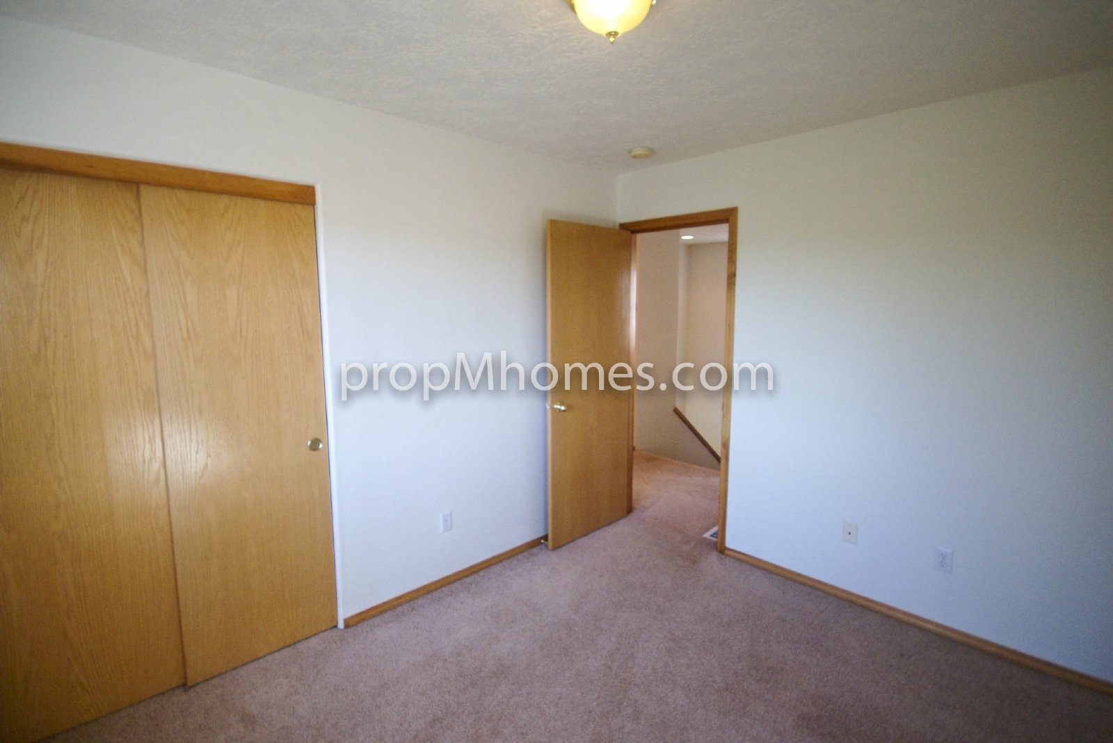 Beautiful Three Bedroom Townhouse - Prime Clackamas Location! property image