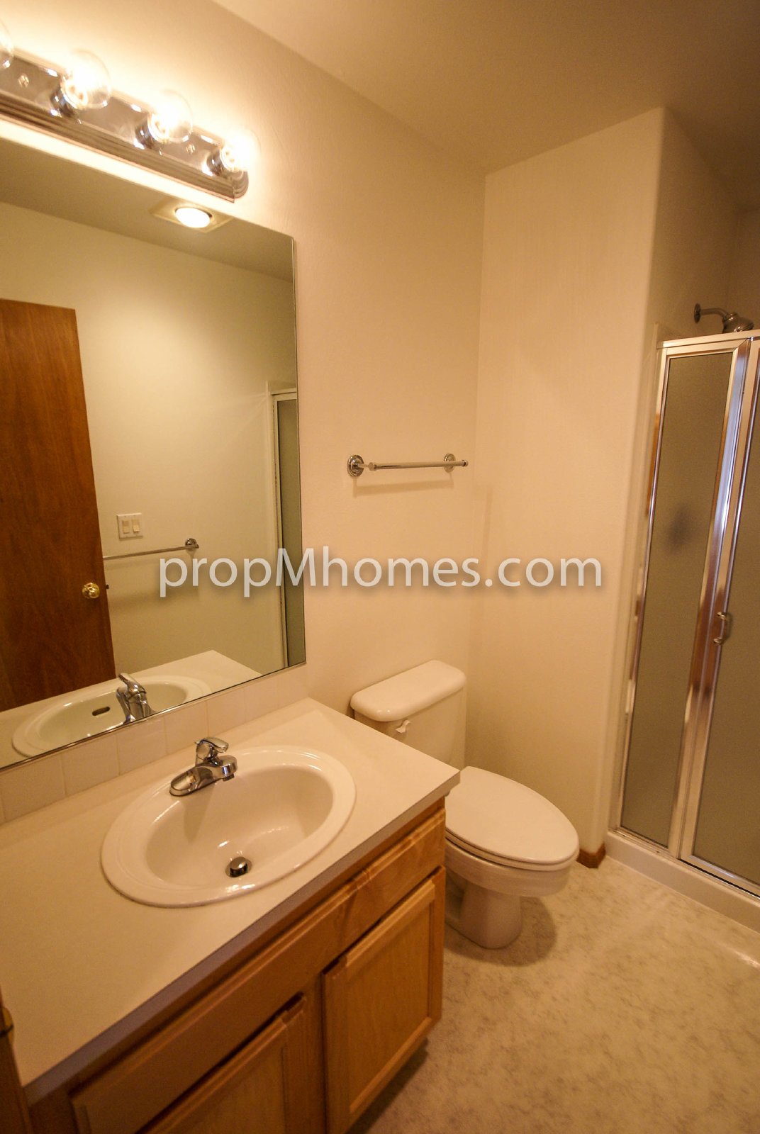 Beautiful Three Bedroom Townhouse - Prime Clackamas Location! property image