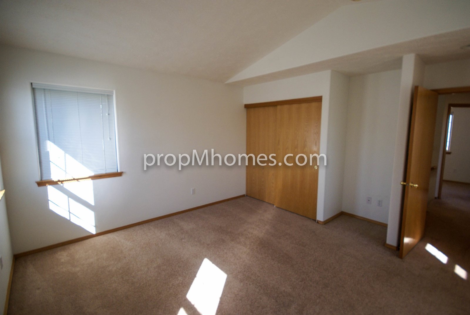 Beautiful Three Bedroom Townhouse - Prime Clackamas Location! property image