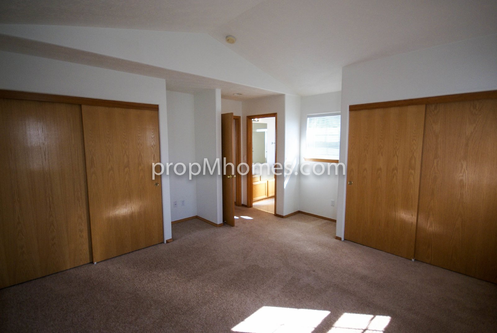 Beautiful Three Bedroom Townhouse - Prime Clackamas Location! property image