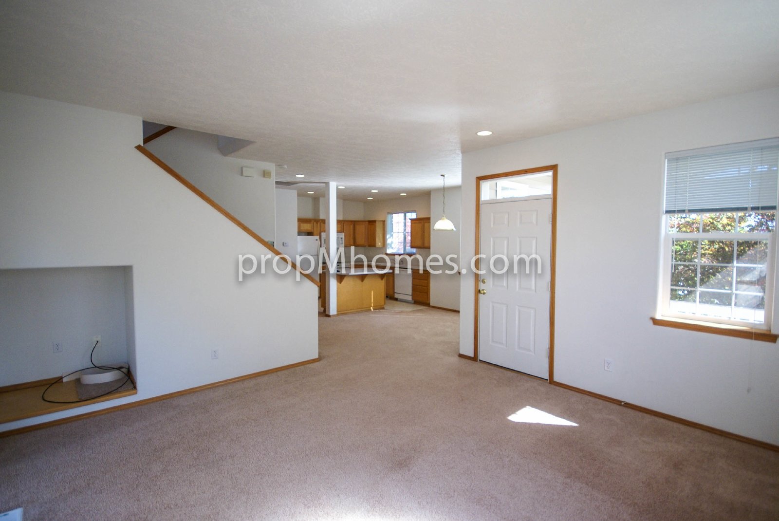 Beautiful Three Bedroom Townhouse - Prime Clackamas Location! property image