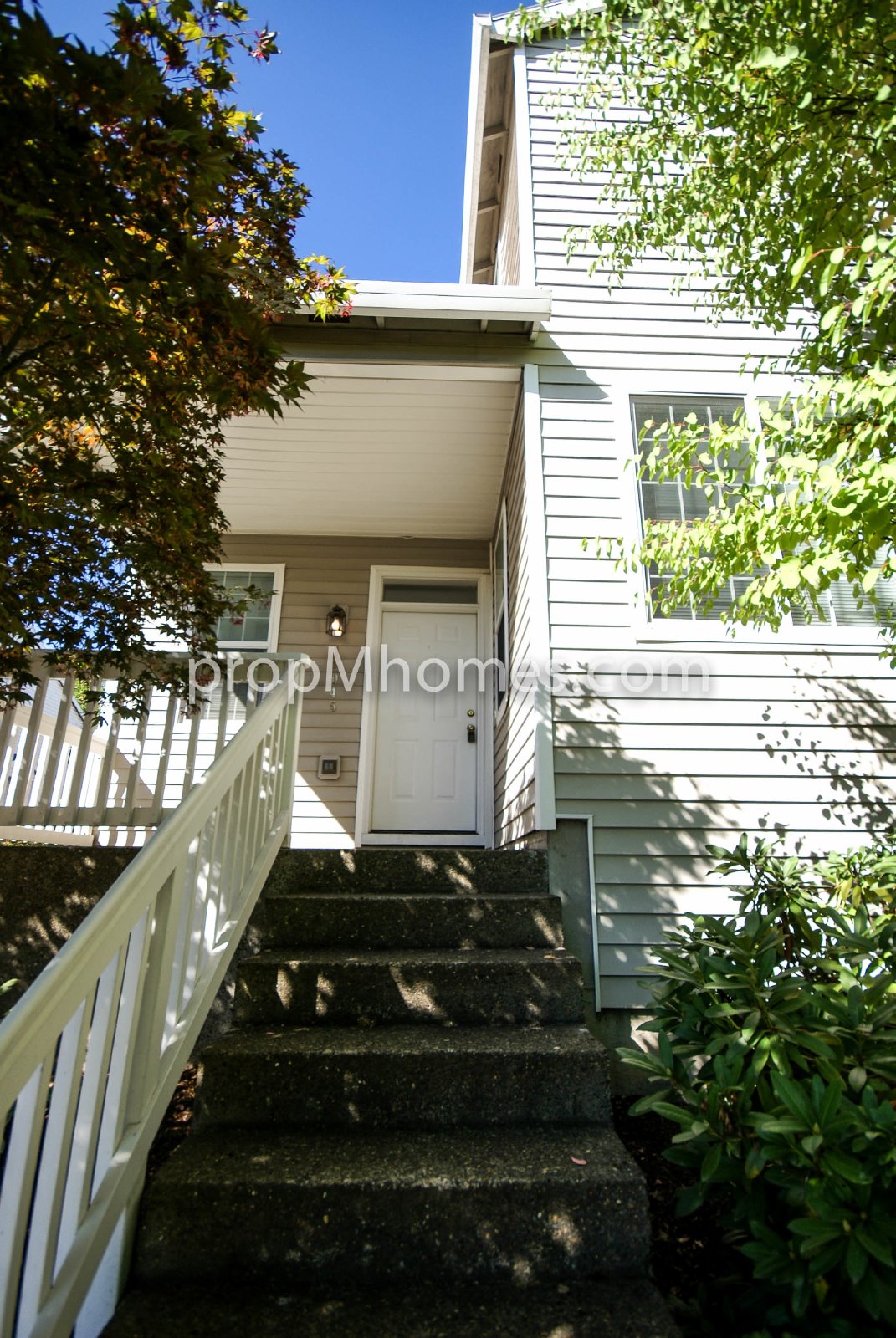 Beautiful Three Bedroom Townhouse - Prime Clackamas Location! property image