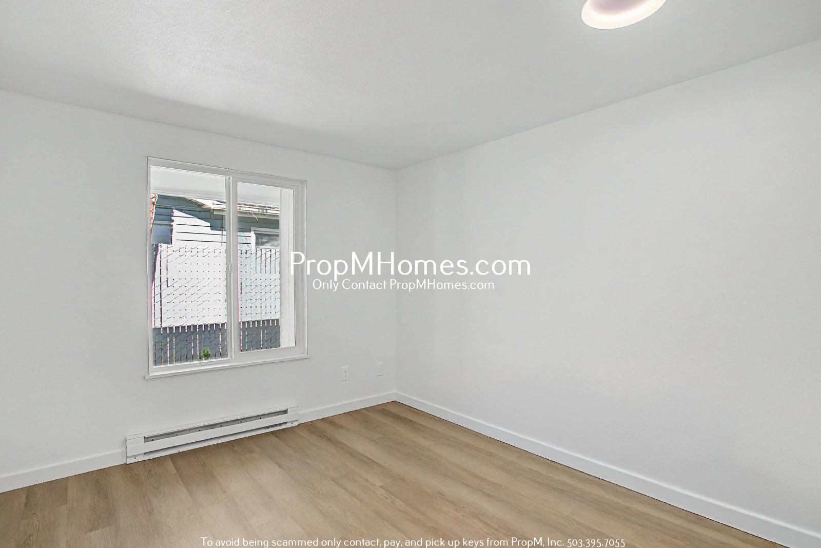 Updated Two Bedroom Duplex in Sellwood - Garage Included! property image