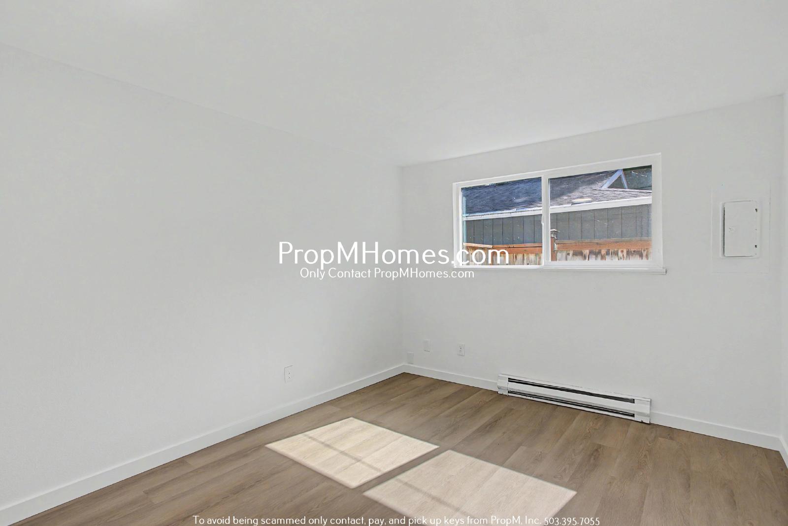 Updated Two Bedroom Duplex in Sellwood - Garage Included! property image